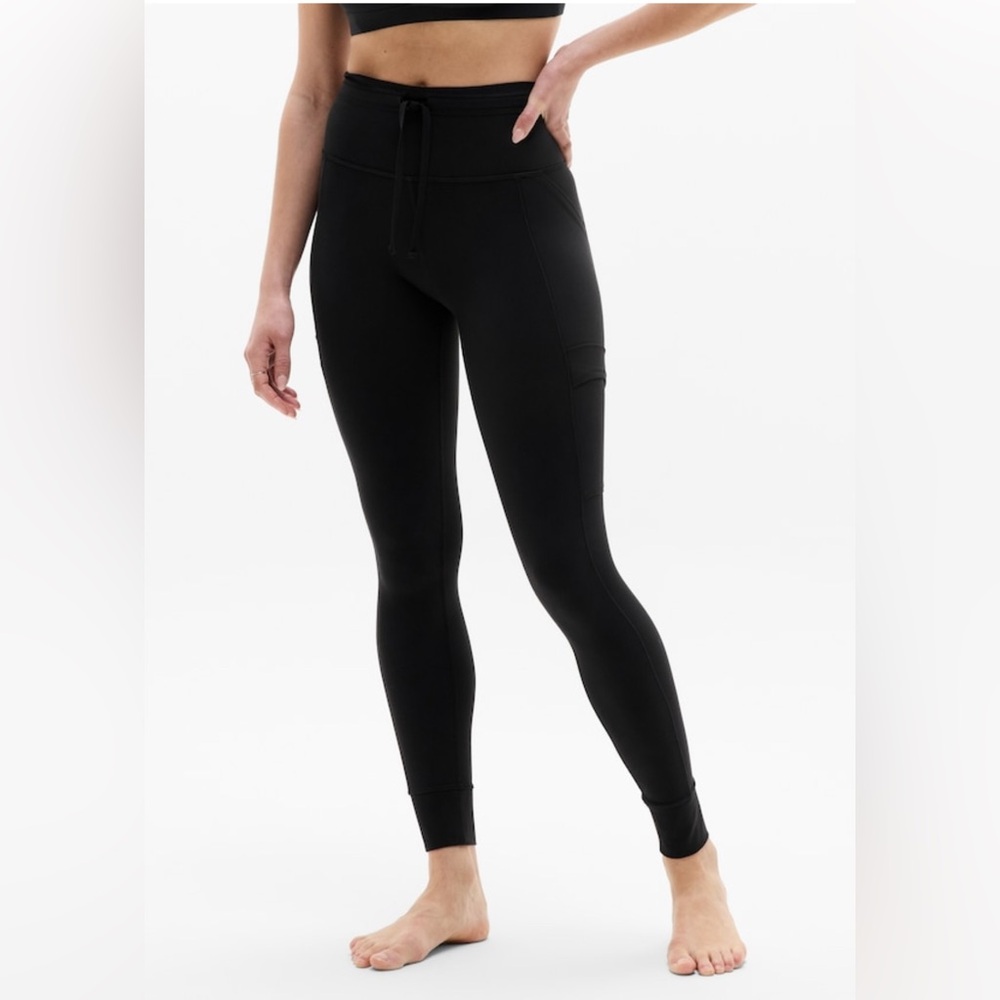 NWT Athleta Salutation Cargo Tight. Black. Medium